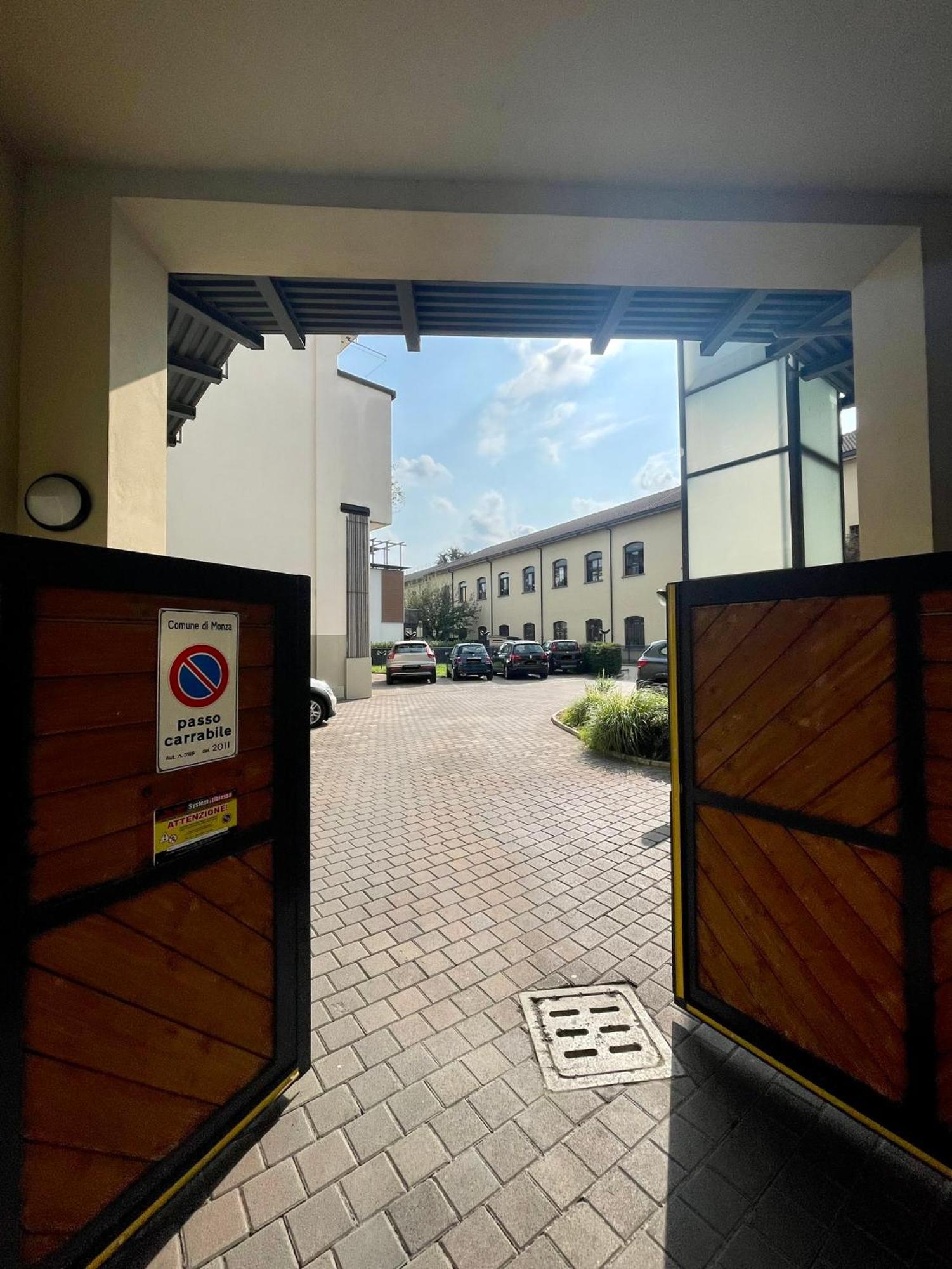 Luxury Four-Room Apartment In Monza Centro - 2 Min Walk To Train Station 외부 사진